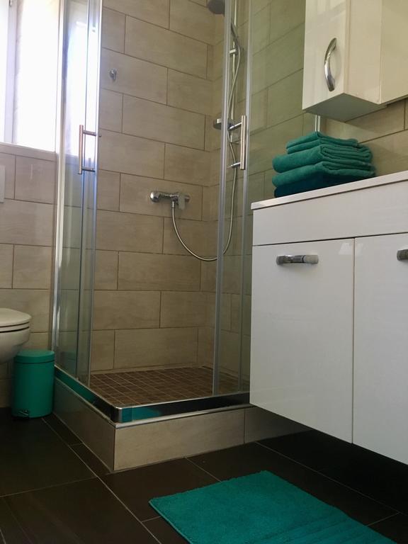 Appartement Douces Heures Avec Parking Couvert Prive Le Locle Exteriör bild