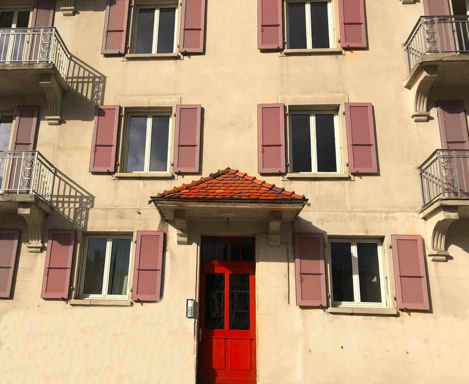 Appartement Douces Heures Avec Parking Couvert Prive Le Locle Exteriör bild
