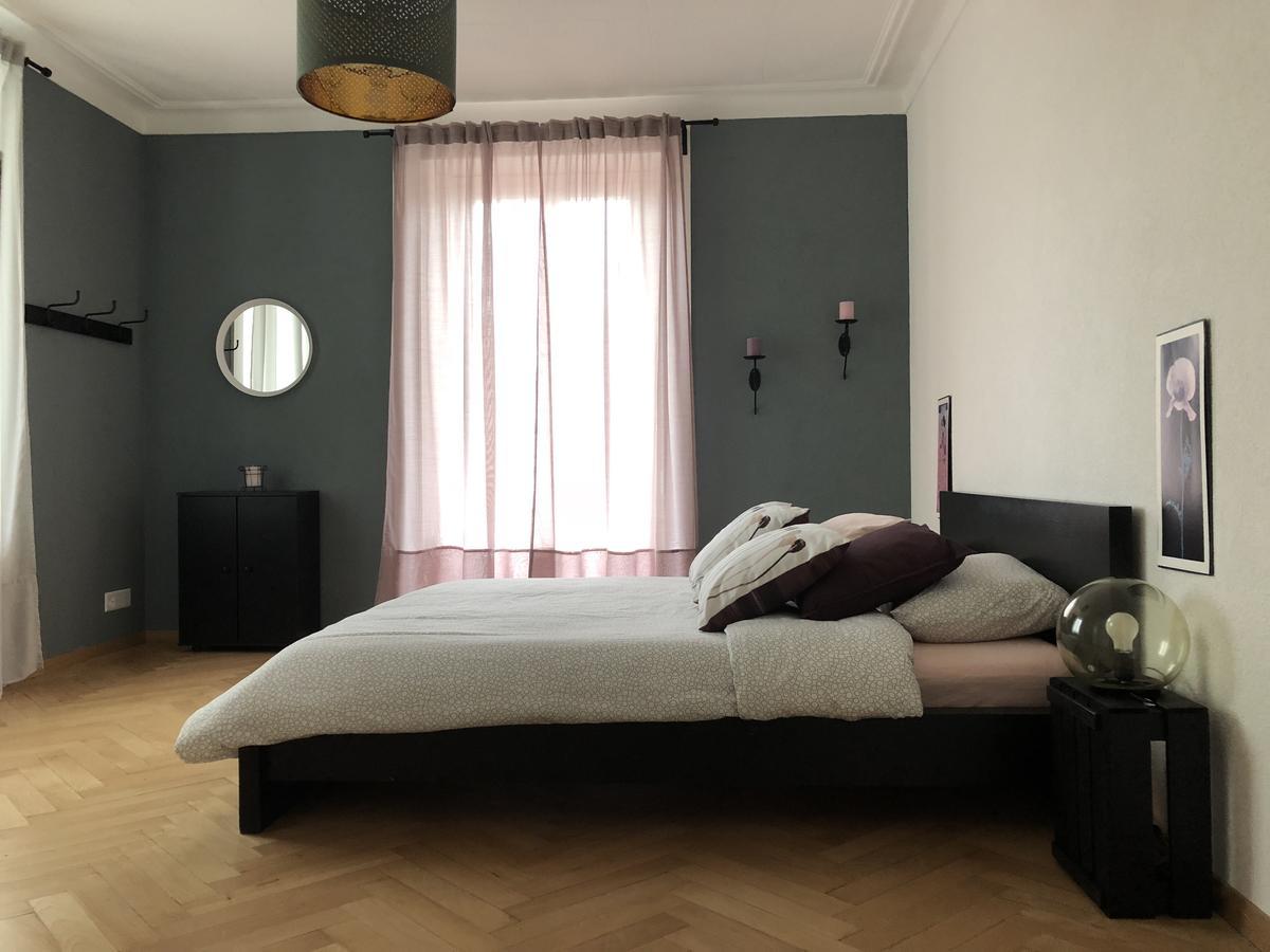 Appartement Douces Heures Avec Parking Couvert Prive Le Locle Exteriör bild