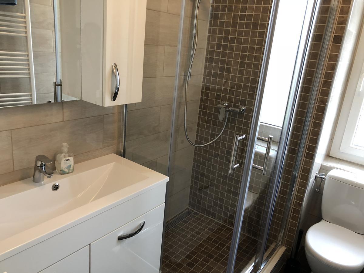 Appartement Douces Heures Avec Parking Couvert Prive Le Locle Exteriör bild